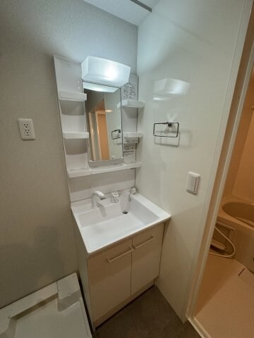 物件内観写真8　(別号室写真)