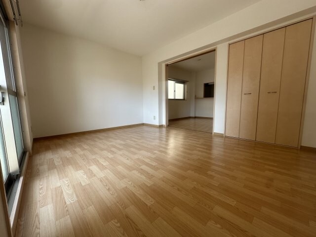 物件内観写真12　(別号室写真)