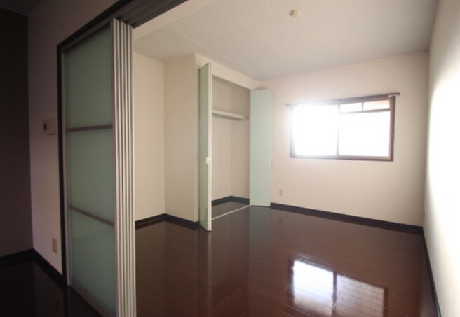 物件内観写真9　(別号室写真)