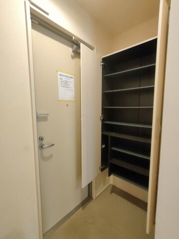 物件内観写真8　(別号室写真)