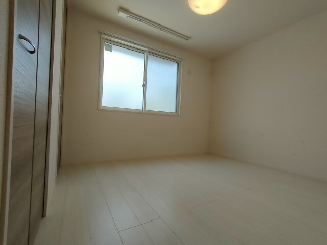 物件内観写真9　(別号室写真)