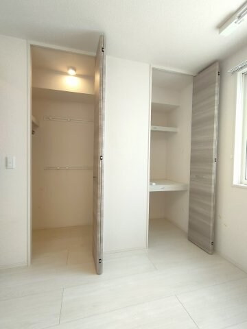 物件内観写真12　(別号室写真)