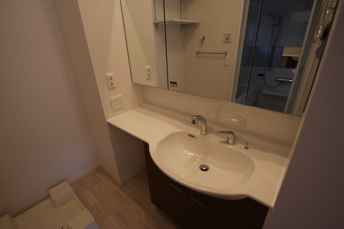 物件内観写真5　(別号室写真)