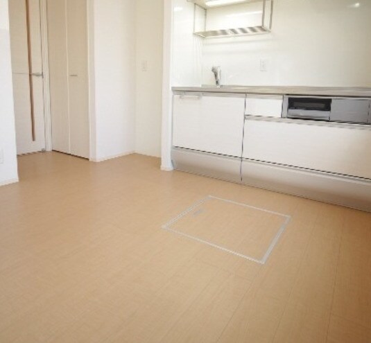 物件内観写真4　(別号室写真)