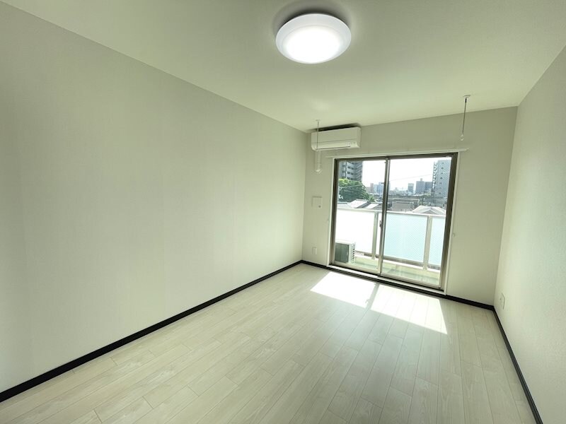 物件内観写真4　(別号室写真)