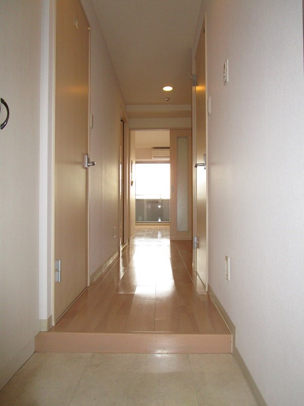 玄関(※同物件別部屋参考写真)
