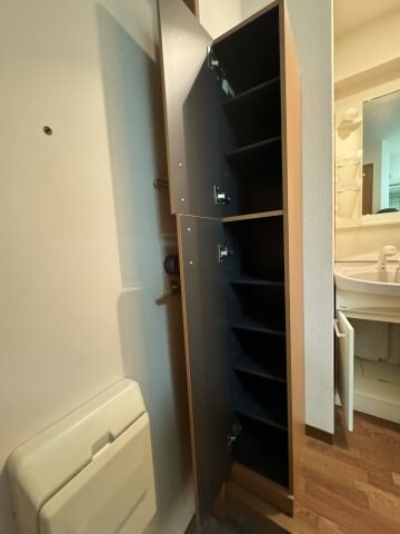 物件内観写真3　(別号室写真)