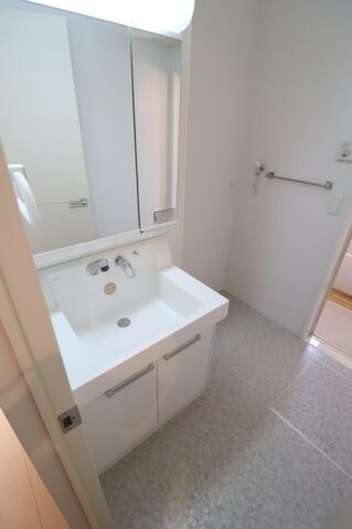 物件内観写真8　(別号室写真)