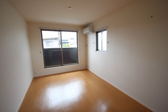 物件内観写真8　(別号室写真)