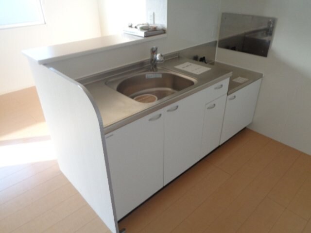 物件内観写真4　(別号室写真)