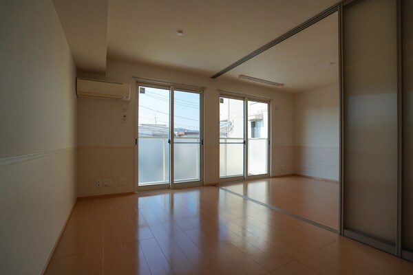 物件内観写真5　(別号室写真)