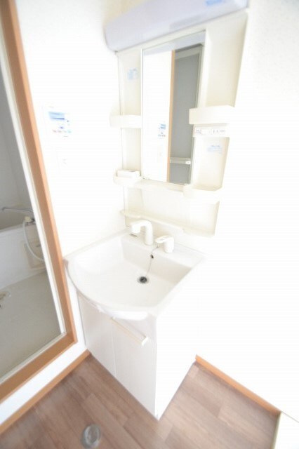 物件内観写真2　(別号室写真)