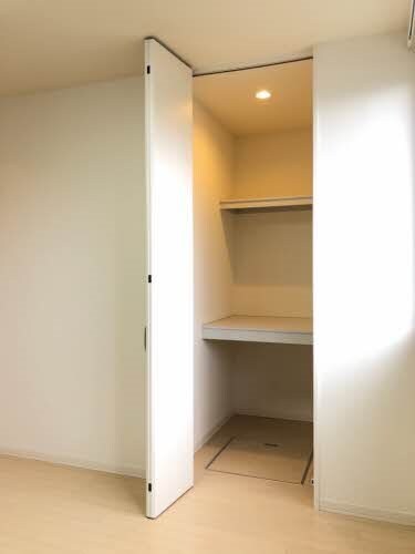 物件内観写真11　(別号室写真)