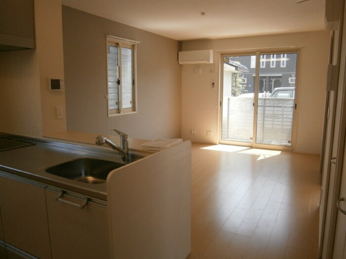 物件内観写真5　(別号室写真)