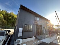 ホワイエ国富の外観写真