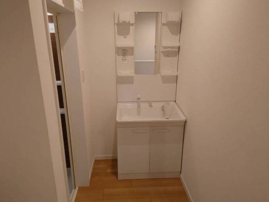 物件内観写真7　(別号室写真（反転）)