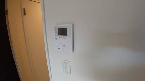 物件内観写真11　(別号室写真（反転）)