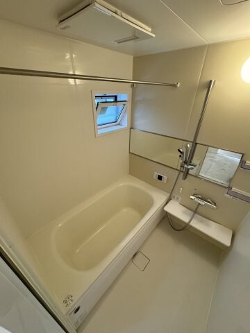 物件内観写真5　(別号室写真)