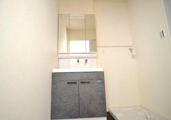 物件内観写真5　(別号室写真)