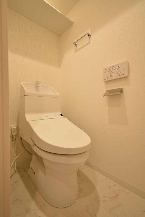 トイレ(※同物件別部屋参考写真)