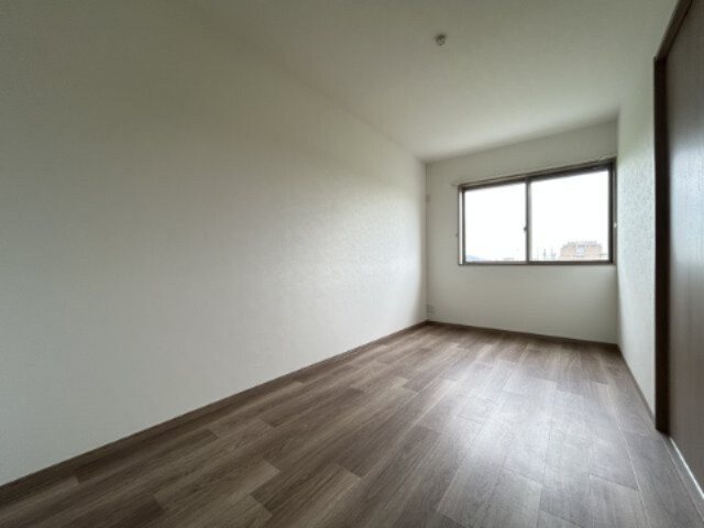 物件内観写真8　(別号室写真)