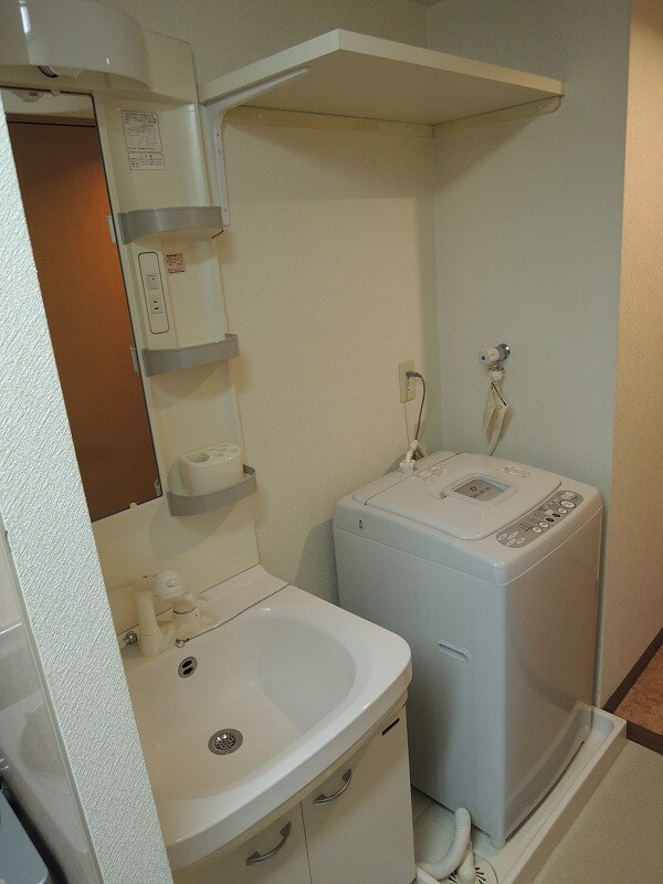 物件内観写真9　(洗面スペース)