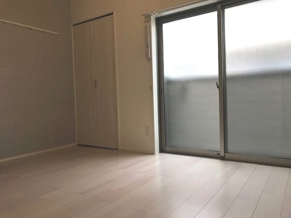 居室(同じシリーズ物件のモデルルーム写真となります)