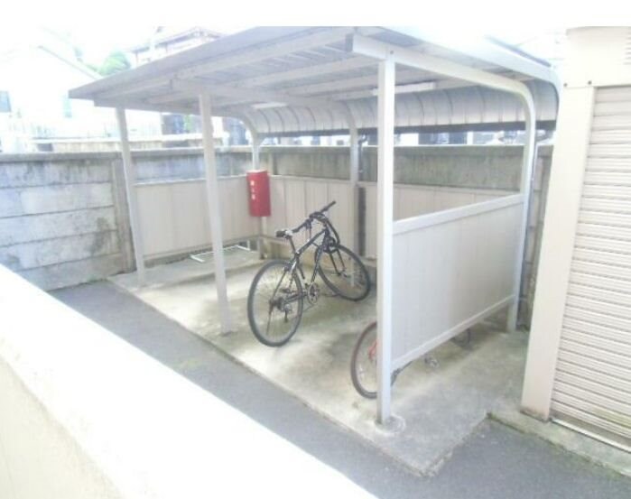 物件内観写真7　(駐輪場)