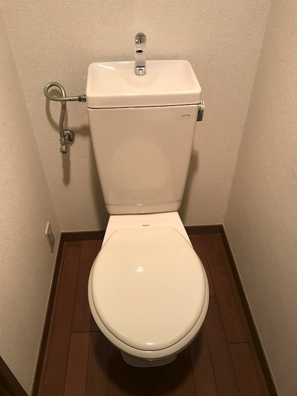 トイレ(温水洗浄便座へ変更されています。)