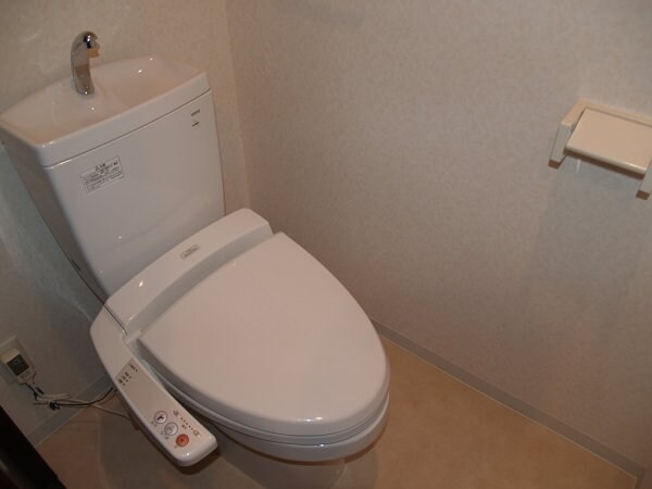 物件内観写真8　(温水洗浄便座)