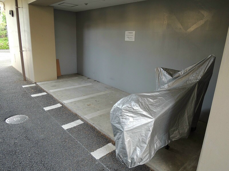 物件内観写真16　(バイク置き場)