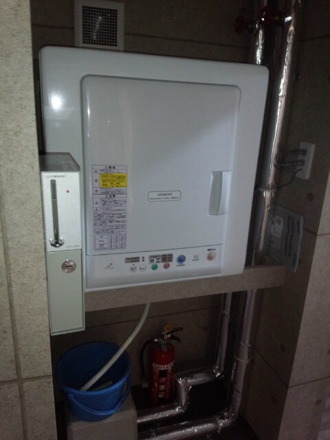 物件外観写真3　(コイン式乾燥機)