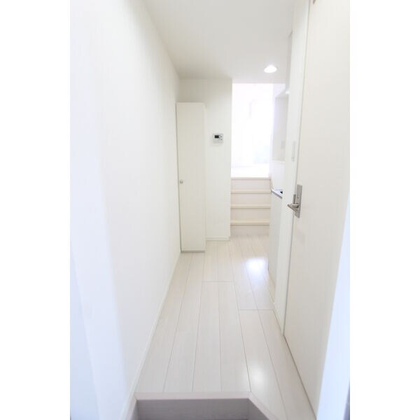 玄関(※同タイプの写真です。)