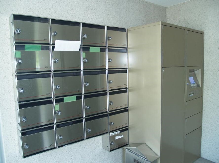 物件外観写真3　(ポスト、宅配ボックス)