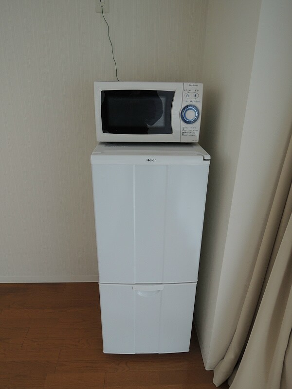 物件内観写真17　(家具家電付き（電子レンジ・冷蔵庫）)