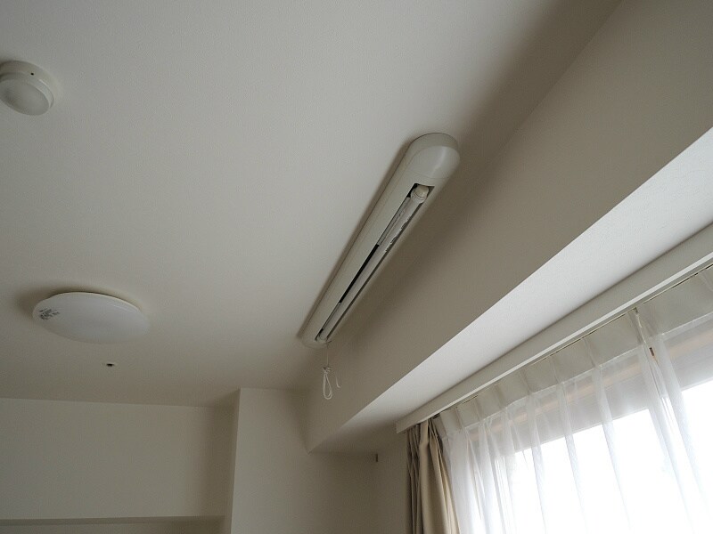 物件内観写真25　(室内物干し竿)