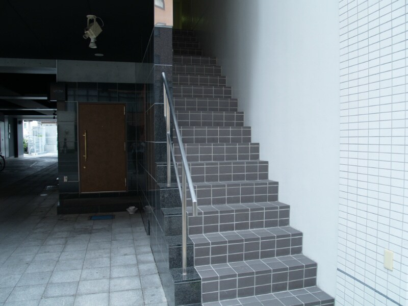物件外観写真4　(階段)