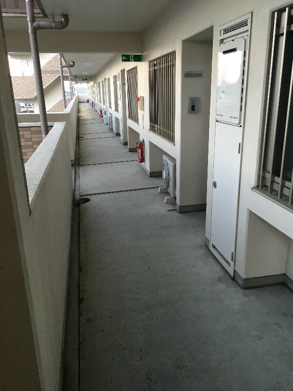 物件外観写真4　(共用通路)