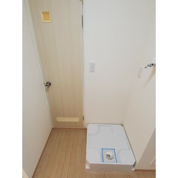 物件内観写真11　(洗濯パン)