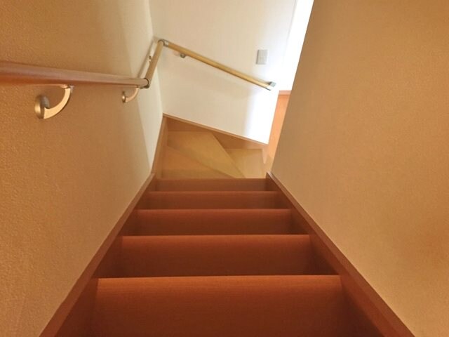 物件内観写真16　(※階段)