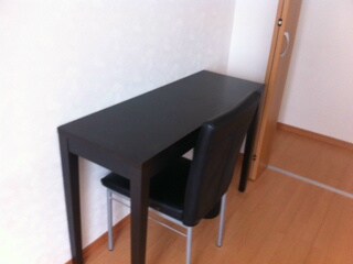 物件内観写真8　(机・椅子)