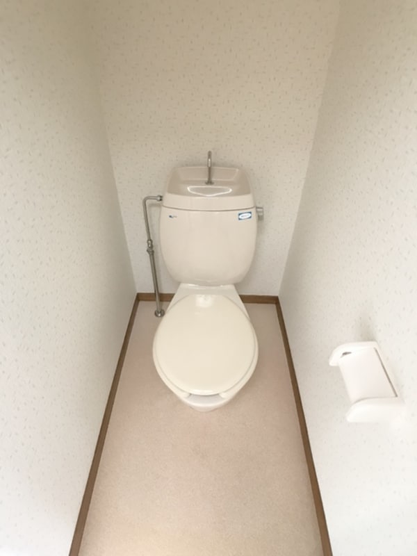 トイレ(※補修前の参考画像の為、設備等は現況優先。)