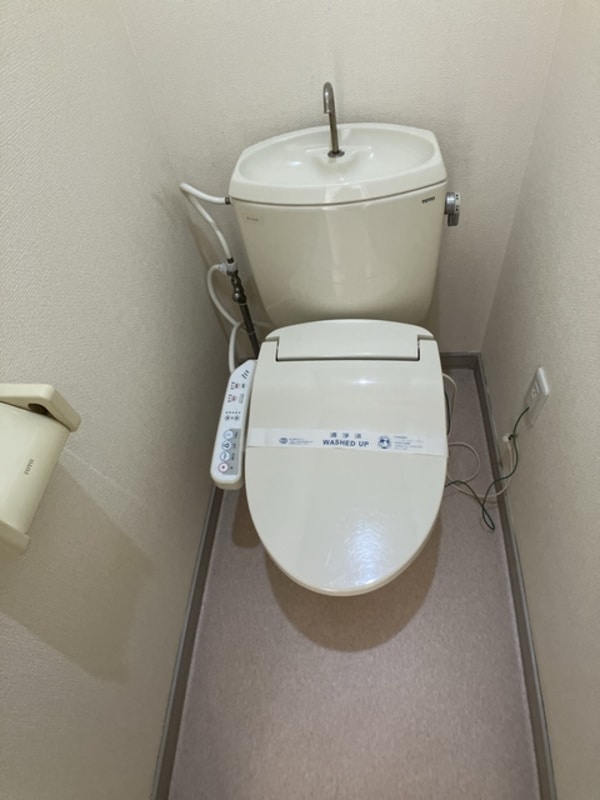 トイレ(温水洗浄便座は残置物)