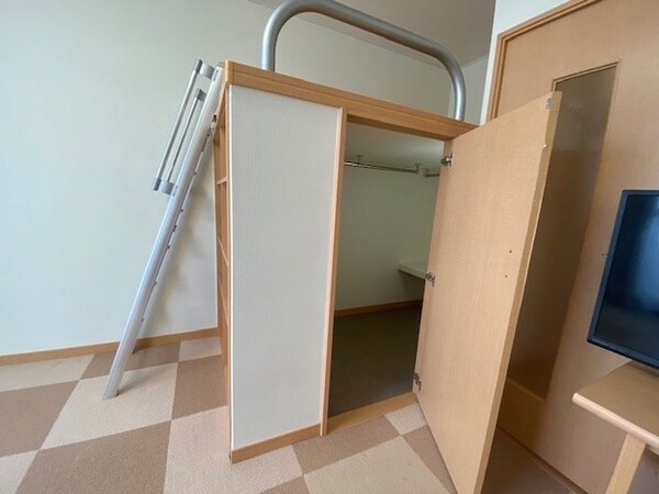 絨毯の柄はお部屋により異なります。