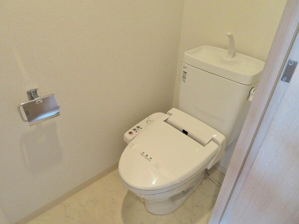 トイレ(トイレもキレイで大きめなのでゆっくりと用ができますよ。)