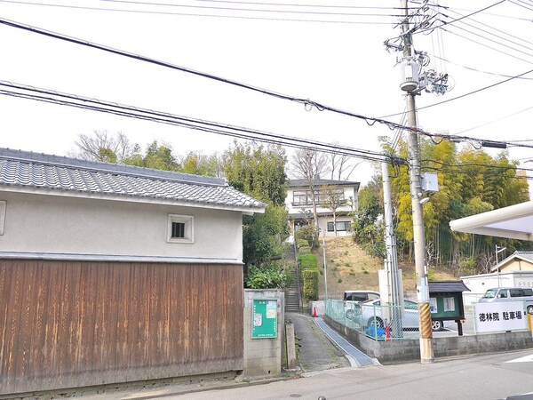 眺望(周辺は旧家が建ち並ぶ閑静な住宅街です。環境も良好ですよ♪)