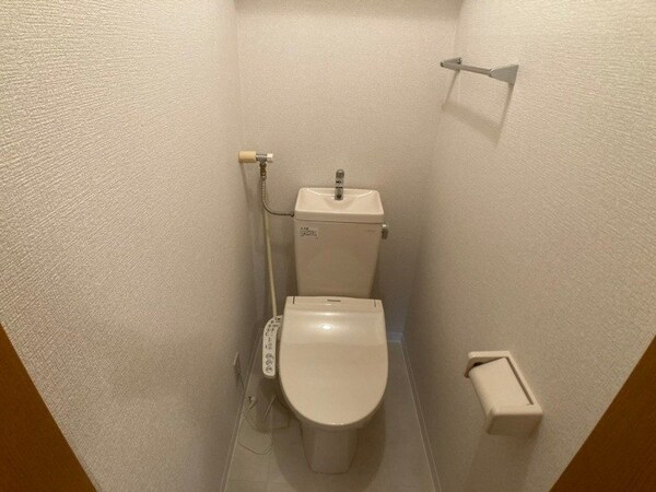 トイレ(ウォシュレット機能がついたトイレです。安心して使用できます。)