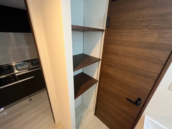 収納もバッチリあるのでお部屋が片付きますよ！