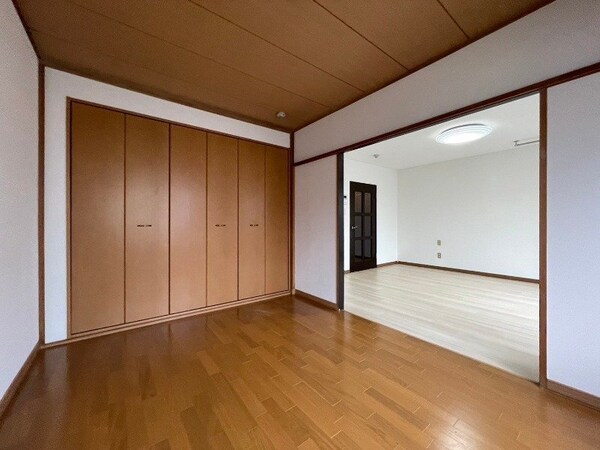 もうひとつの部屋は和室になっていました！