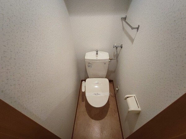 トイレ(ウォシュレット機能がついたトイレです。安心して使用できます。)